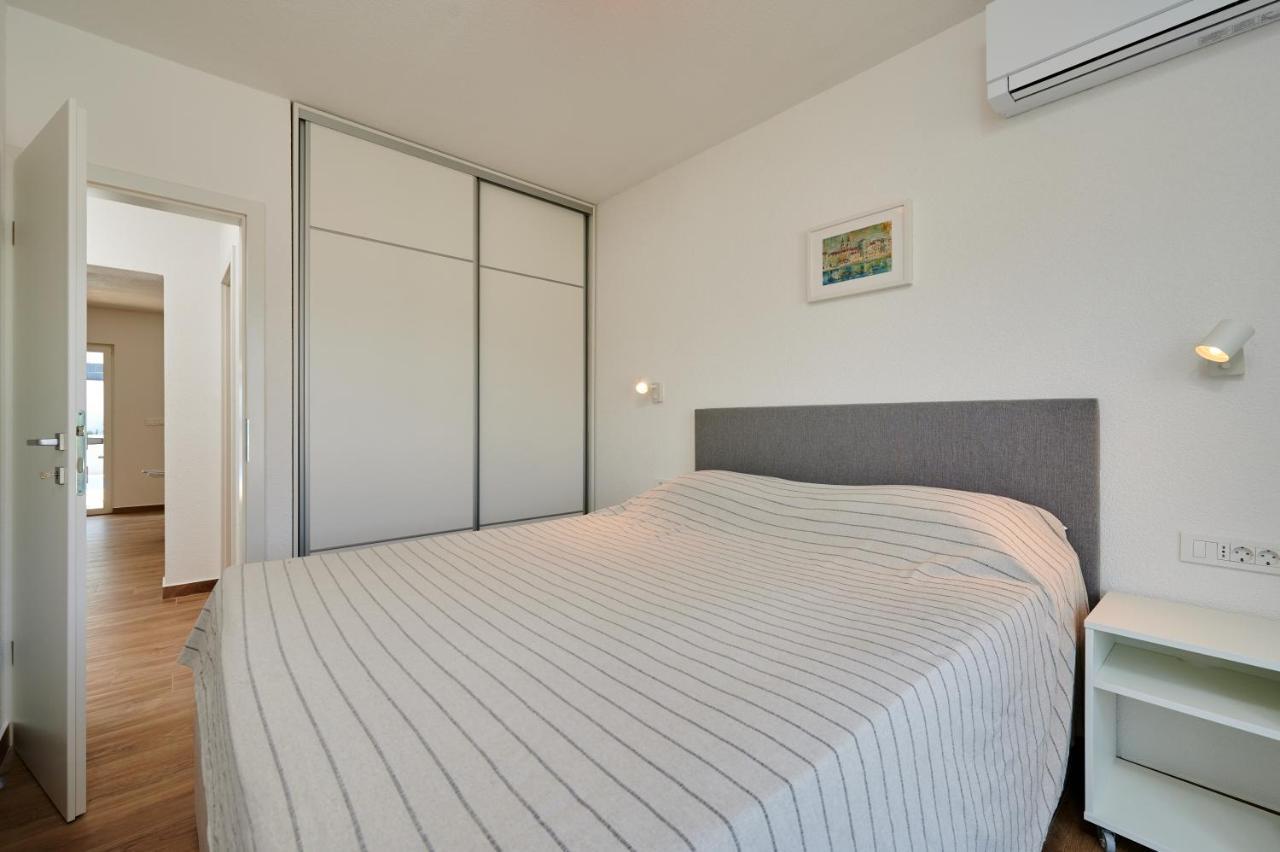 Nela & Sara - 2 Apartments With Heated Swimming Pool Сегет-Враниця Екстер'єр фото